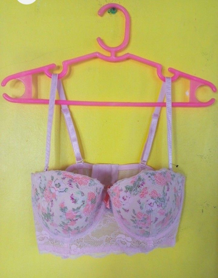 Pink Floral Bra Size:36C (Category: Undergarments & Loungewear) located in Navotas City. Submitted by vanilla_sandalwood (Listing ID 1469693095, Image 1). Description: -No Brand -Color: Pink -Floral design -Underwire Regular Pads -Like New.