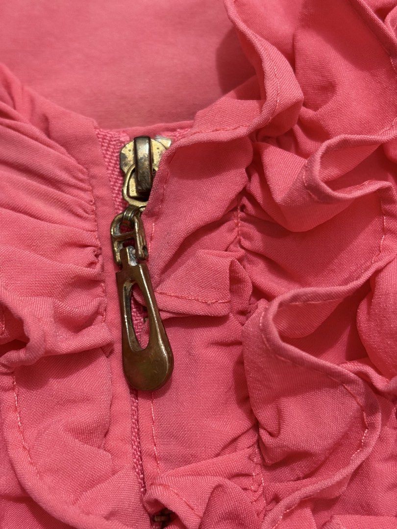 Pink Ruffled Zip-Front Blouse Y2K 2000s Office Siren (Category: Blouses) located in Naga. Submitted by pompompurinlover (Listing ID 1469751055, Image 2). Description: - size s-m - has some discolorations on the sleeves and at the back but not very noticeable naman.