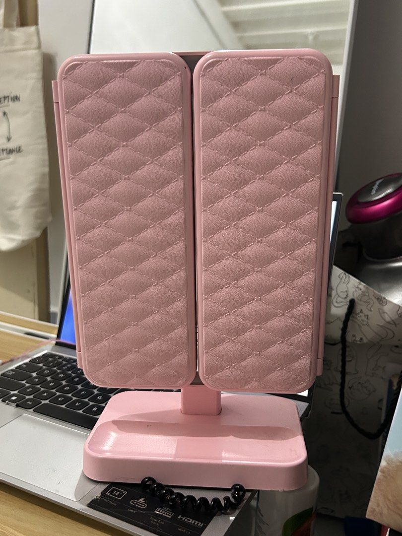 Pink Vanity Makeup Mirror (Category: Mirrors) located in Mandaluyong City. Submitted by jr200407 (Listing ID 1469722023, Image 3). Description: - light wont work .