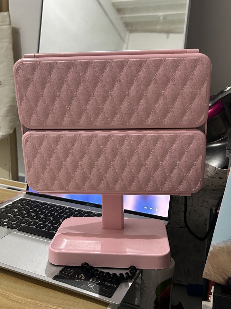 Pink Vanity Makeup Mirror (Category: Mirrors) located in Mandaluyong City. Submitted by jr200407 (Listing ID 1469722023, Image 2). Description: - light wont work .