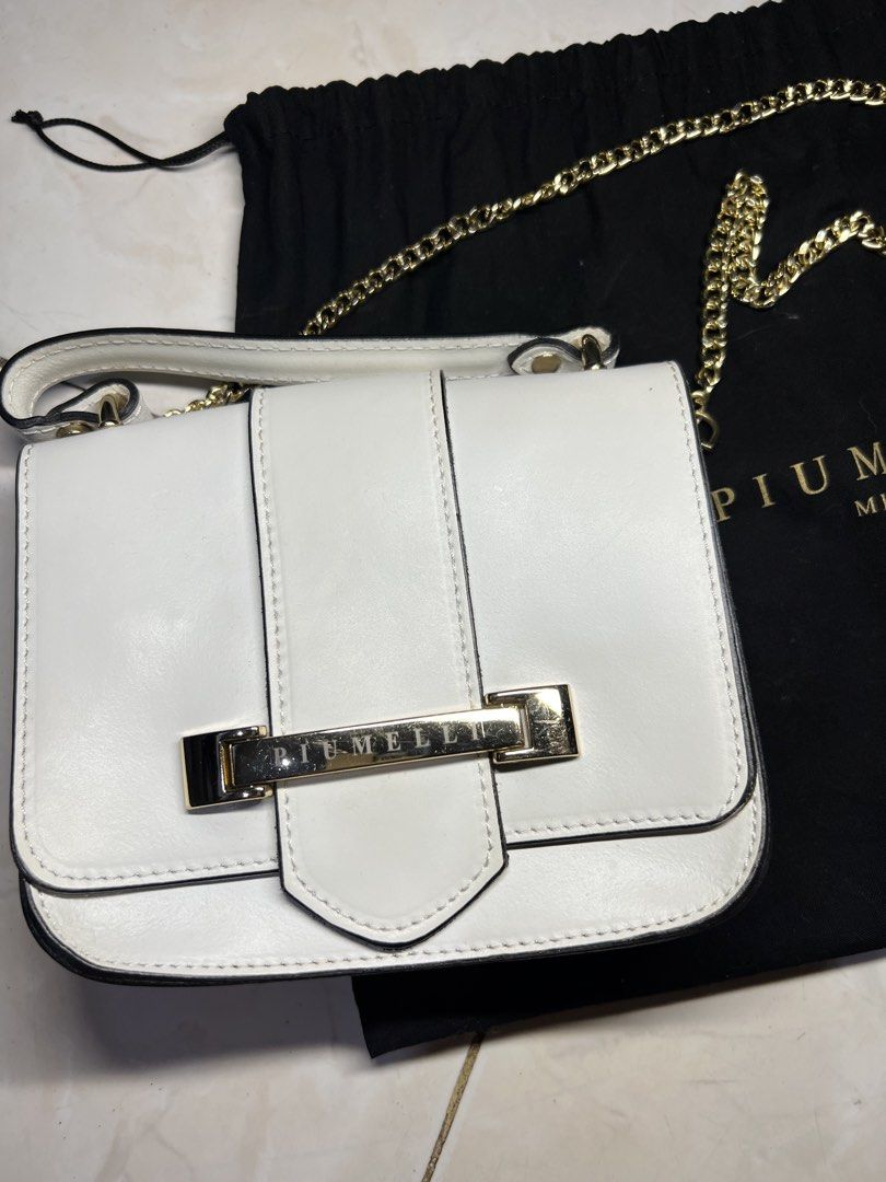 Piumelli Milano leather handbag (Category: Luxury Bags & Wallets) located in General Santos City (Dadiangas). Submitted by queenfinds (Listing ID 1469717953, Image 2). Description: white leather shoulder and crossbody bag featuring a gold-tone metallic brand plaque engraved with PIUMELLI and a gold-tone chain strap. Inclusion: Dust Bag only Loc. General Santos City.