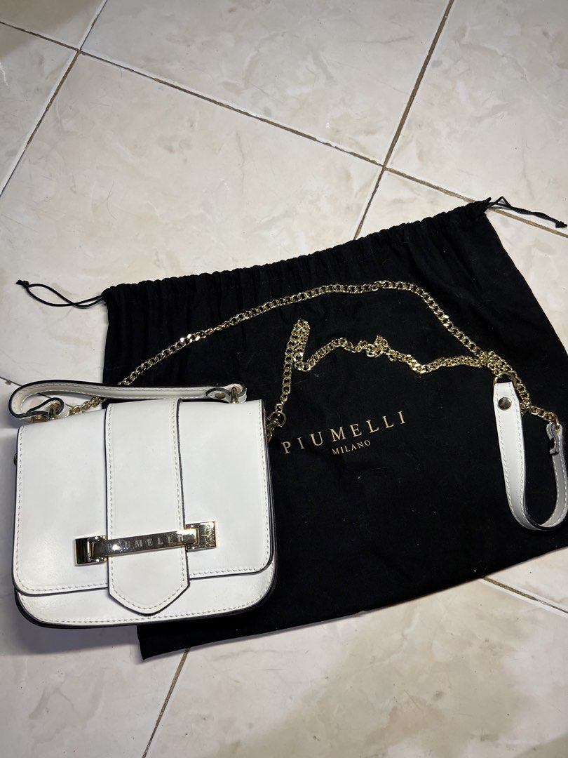 Piumelli Milano leather handbag (Category: Luxury Bags & Wallets) located in General Santos City (Dadiangas). Submitted by queenfinds (Listing ID 1469717953, Image 1). Description: white leather shoulder and crossbody bag featuring a gold-tone metallic brand plaque engraved with PIUMELLI and a gold-tone chain strap. Inclusion: Dust Bag only Loc. General Santos City.