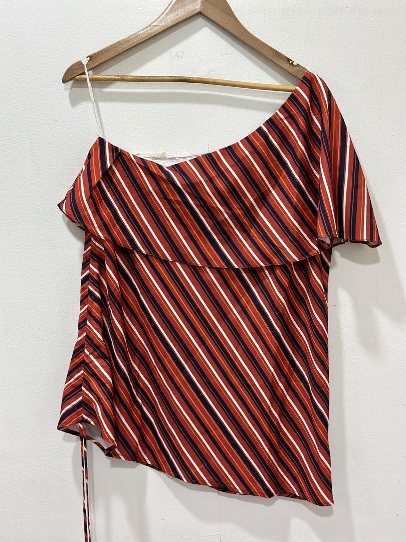 Plains & Prints (Category: Blouses) located in Quezon City. Submitted by claro.ph (Listing ID 1469649916, Image 3). Description: .