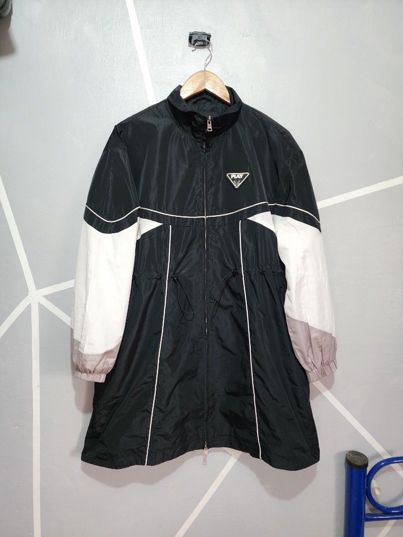 PLAY NYLON COAT (Category: Coats, Jackets and Outerwear) located in General Trias. Submitted by ksclothingbyjuy (Listing ID 1469641770, Image 2). Description: M-XL Like New Not Guarteed as Original.