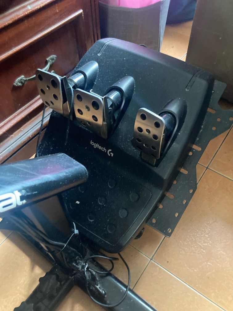 Playseat only (Category: Other Accessories) located in Paniqui. Submitted by swiftdragon.c69cc8 (Listing ID 1469632084, Image 2). Description: Issue seen in third pictue.