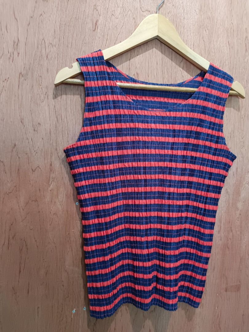 Pleats please top (Category: Sleeveless) located in Davao. Submitted by plan-b (Listing ID 1469450106, Image 2). Description: size - M good condition.