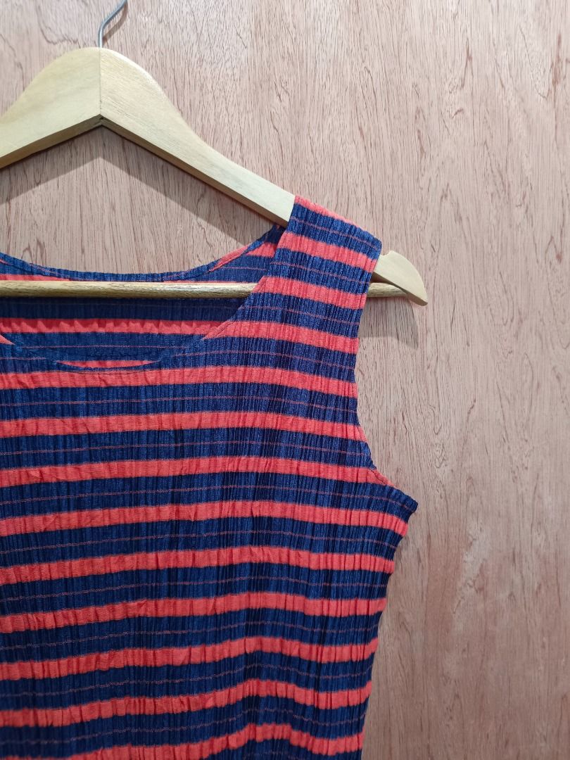 Pleats please top (Category: Sleeveless) located in Davao. Submitted by plan-b (Listing ID 1469450106, Image 3). Description: size - M good condition.