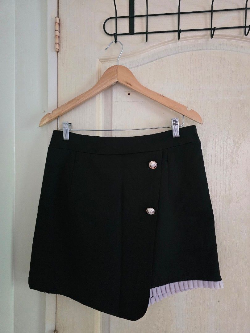 Plus size skort with inner (Category: Skirts) located in Cavite. Submitted by rydes_clo (Listing ID 1469650773, Image 1). Description: ang ganda neto lakas maka CC vibes very sosyal and instagrammable good for large to xl girlies.