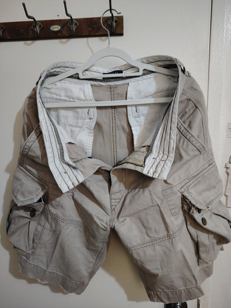 Polo Ralph Lauren vintage (Category: Chinos) located in Las Pinas. Submitted by kawatbear (Listing ID 1469638081, Image 3). Description: • Brand: Polo Ralph Lauren size w 32inc L22 • Material: Crafted from a heavyweight, durable cotton twill or classic chino fabric. • Design: Features a standard button waist closure with belt loops, classic front slash pockets, and a signature relaxed, baggy utility silhouette. • Pockets: Equipped with large, bel