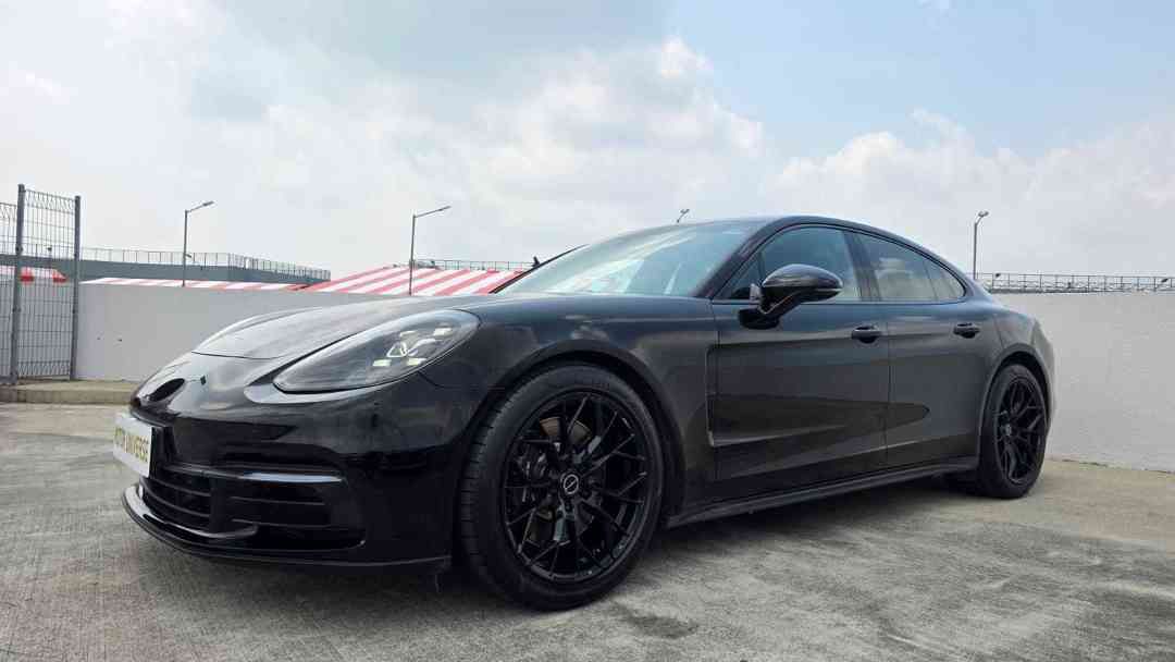PORSCHE PANAMERA G2 PDK E6 (4+1) (Category: Used Cars) located in Singapore. Submitted by motoruniverse (Listing ID 1458385957, Image 3). Description: Showroom: CARRO CENTER 60 JALAN LAM HUAT #04-37/38 CARRO CENTER Singapore 737869 Brand new 4 tyres just changed! Extremely well maintained, tip top condition! Immaculate condition black interior to black exterior, accident free, 100% loan approval! 100% in house loan & bank loan available, call now