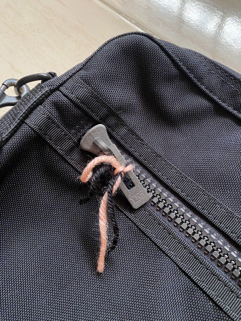 Porter Angle 2 Way Briefcase (Category: Briefcases) located in Legazpi City. Submitted by folksfave (Listing ID 1469724193, Image 3). Description: Excellent Condition Working Zippers 9.5/10 color rate Clean inner and outer No flaws .