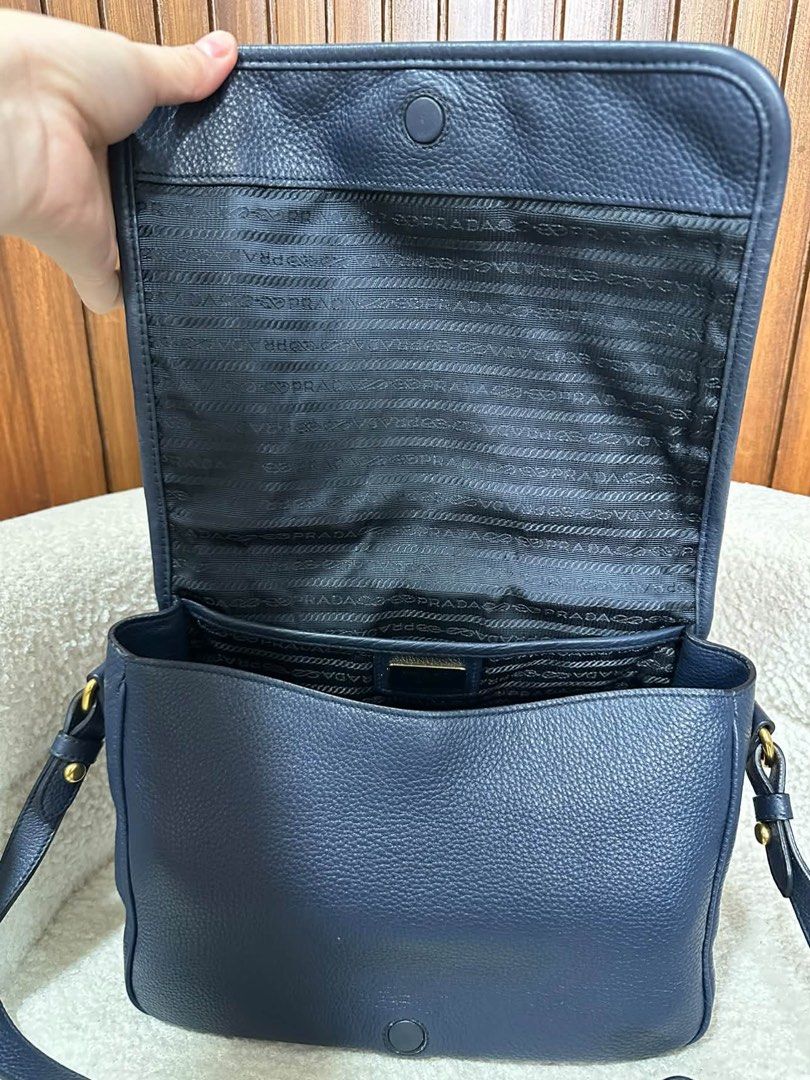 Prada (Category: Luxury Bags & Wallets) located in Paranaque City. Submitted by sarahlarsson_ (Listing ID 1469644031, Image 3). Description: Wth dustbag.