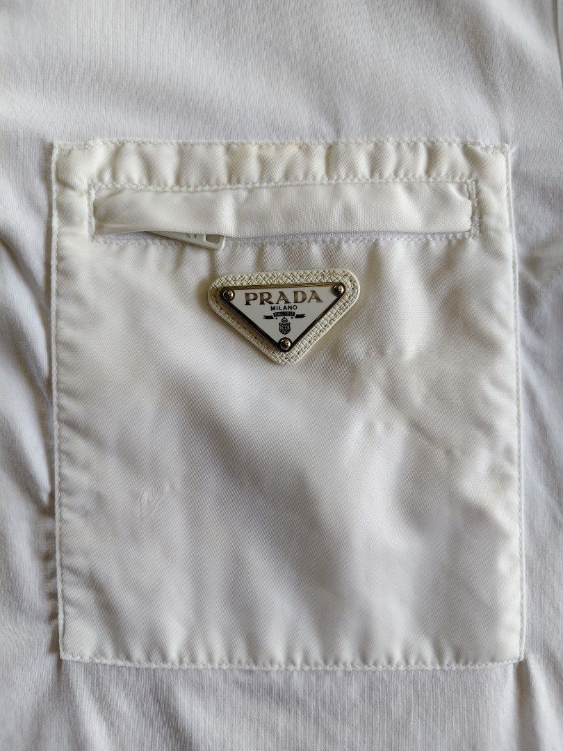Prada (Category: Formal Shirts) located in Mati. Submitted by gilfrancis98974 (Listing ID 1469645557, Image 3). Description: vgood condi need wash no issue 21x28.