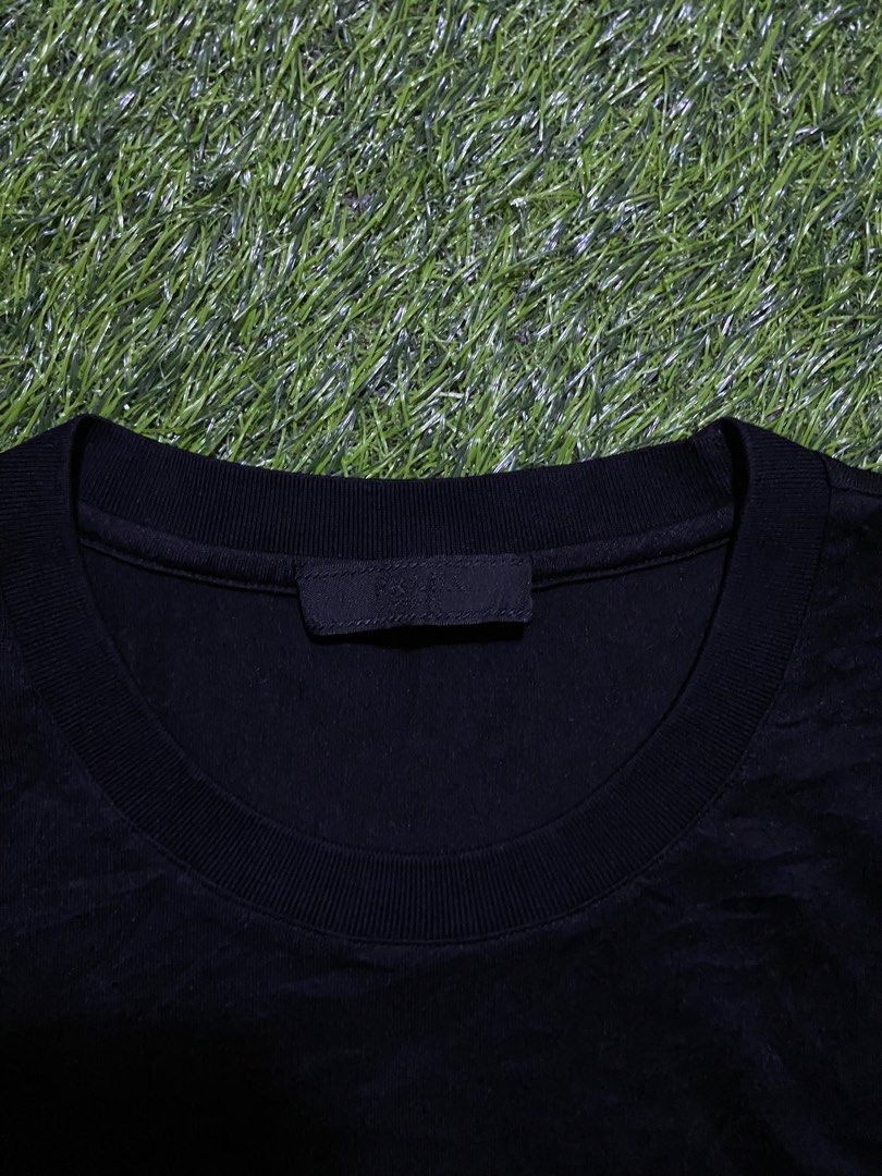PRADA (Category: Tshirts & Polo Shirts ) located in Manila. Submitted by niftythrifttt (Listing ID 1469724171, Image 3). Description: PRADA (DRI FIT) SIZE L WIDTH - 21.5 LENGTH - 29 COLOR RATE 9.7 EXCELLENT CONDI NO ISSUE.