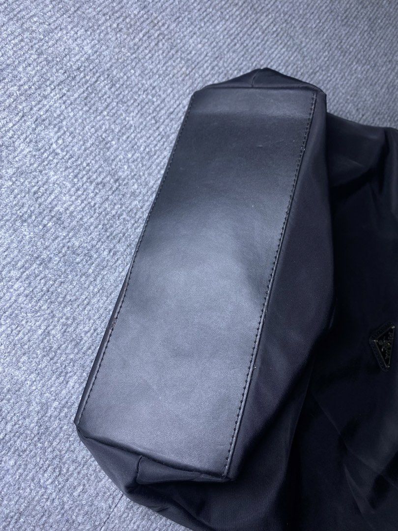 PRADA (Category: Shoulder Bags) located in Koronadal. Submitted by francistindogan_9. (Listing ID 1469757033, Image 3). Description: ✨𝗗𝗜𝗠𝗘𝗦: ✨𝗖𝗢𝗟𝗢𝗥 𝗥𝗔𝗧𝗘:10 / 10 ✨𝗖𝗢𝗡𝗗𝗜𝗧𝗜𝗢𝗡:GOOD CONDITION ✨𝗜𝗦𝗦𝗨𝗘:NO .