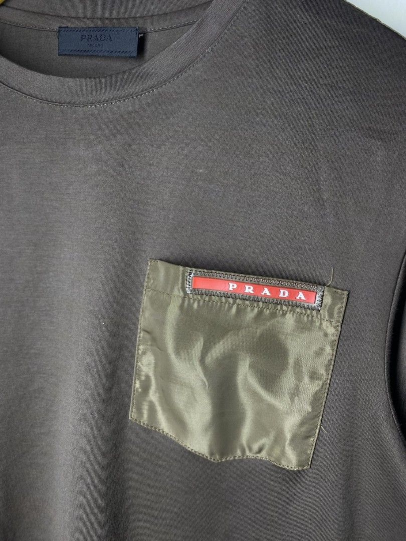 PRADA BASIC LOGO DRI FIT SWEATER (Category: Activewear) located in Manila. Submitted by lunaras_declutter (Listing ID 1469675373, Image 3). Description: EXCELLENT TO NEW CONDITION 9.9 COLOR RATE NO ISSUE.