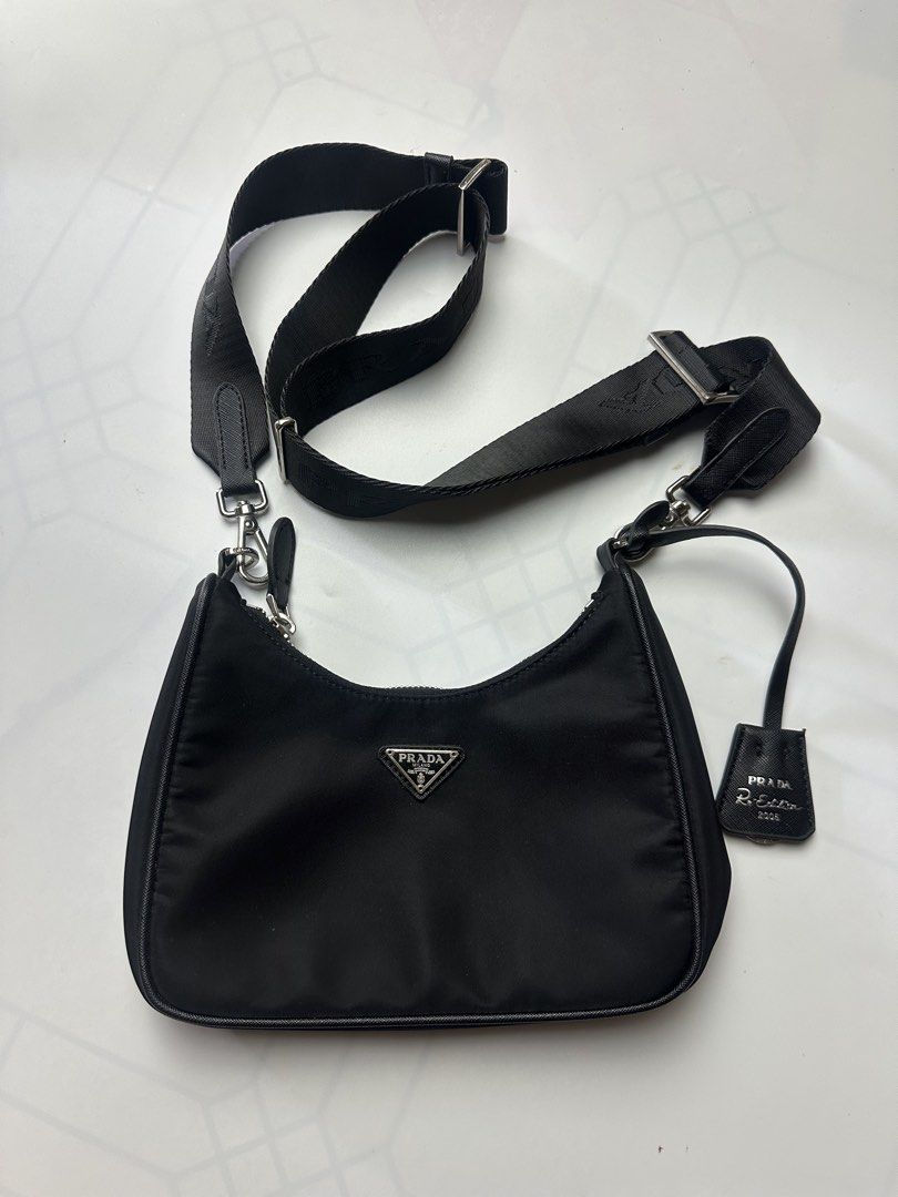 Prada re nylon 2005 (Category: Luxury Bags & Wallets) located in Orani. Submitted by ajgav69 (Listing ID 1469583017, Image 1). Description: Prada re nylon 2005 As new condition Lampo underzip No issue .