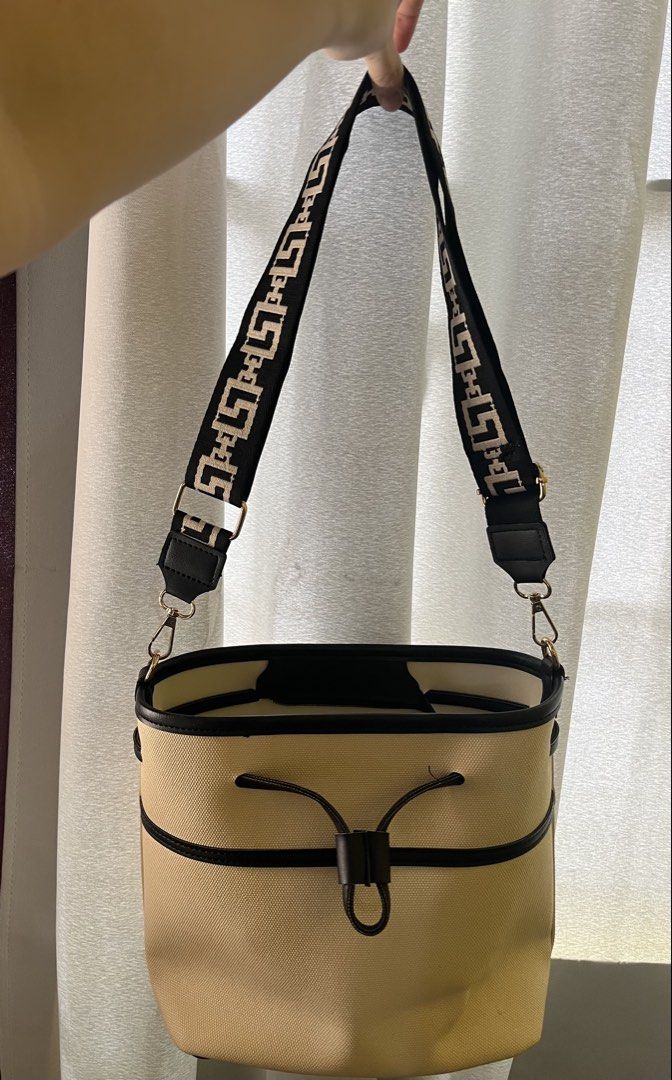 Preloved 5 Bags [ bought from SM & Shigetsu ] (Category: Shoulder Bags) located in San Jose del Monte. Submitted by thepinkcart_ (Listing ID 1469686233, Image 2). Description: Preloved Bags 📩 Message me if you have questions or would like more photos. First to confirm gets the item! 💕.
