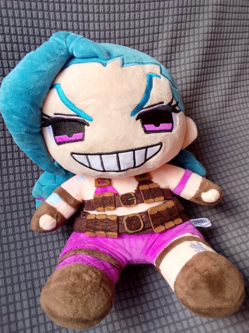 Preloved Jinx Plush 30cm (Category: Plushies & Soft Toys) located in Alicia. Submitted by celynahambotruecelyna39 (Listing ID 1469616749, Image 3). Description: Dream CNC League of Legends Jinx Sitting Plush Toy 30cm Dream C&C League Of Legends Jinx Plush 30cm Collectible.