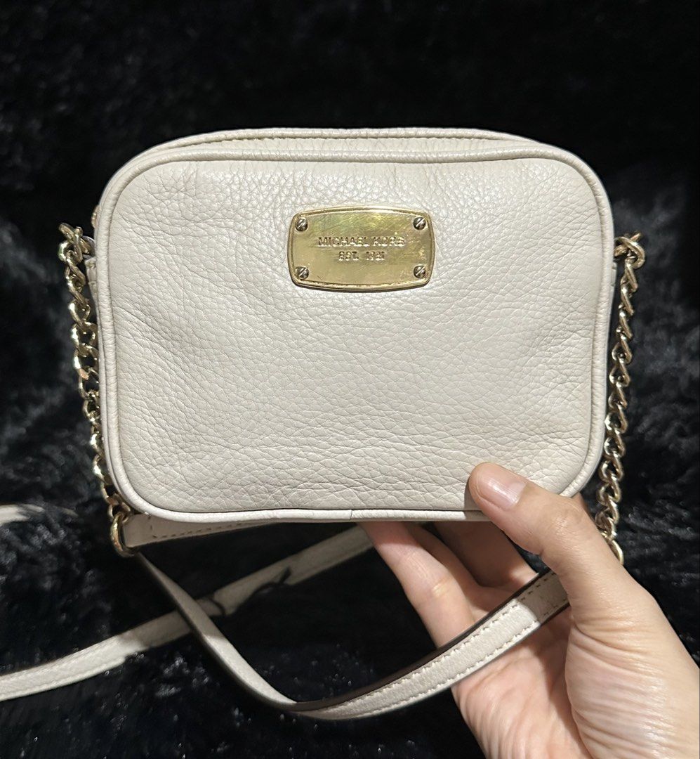 Preloved Mk Fulton mini sling bag original 💯 (Category: Purses & Pouches) located in Caloocan City. Submitted by rqueenluxuryph (Listing ID 1469758000, Image 1). Description: Preloved Mk Fulton mini sling bag original 💯 Ivory white Mini Condtion rate:8/10 Honest issue: minor gold hardware and logo scrathes .