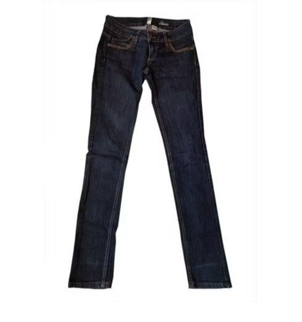 PreLoved MNG Jeans Bianca Denim Size 36 / US 4 (Category: Jeans) located in Manila. Submitted by crejzshoppe (Listing ID 1469711166, Image 1). Description: Almost new - Brand: MNG (Bianca style) - Size: EUR 36, USA 4, MEX 3 - Fit: Slim fit through the legs - Design: Classic five-pocket design, zip fly, contrast stitching, and subtle wave embroidery on clean back pockets - Condition/Vibe: Great everyday staple piece.