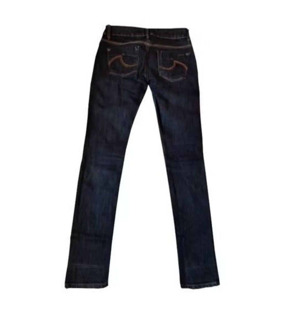 PreLoved MNG Jeans Bianca Denim Size 36 / US 4 (Category: Jeans) located in Manila. Submitted by crejzshoppe (Listing ID 1469711166, Image 2). Description: Almost new - Brand: MNG (Bianca style) - Size: EUR 36, USA 4, MEX 3 - Fit: Slim fit through the legs - Design: Classic five-pocket design, zip fly, contrast stitching, and subtle wave embroidery on clean back pockets - Condition/Vibe: Great everyday staple piece.