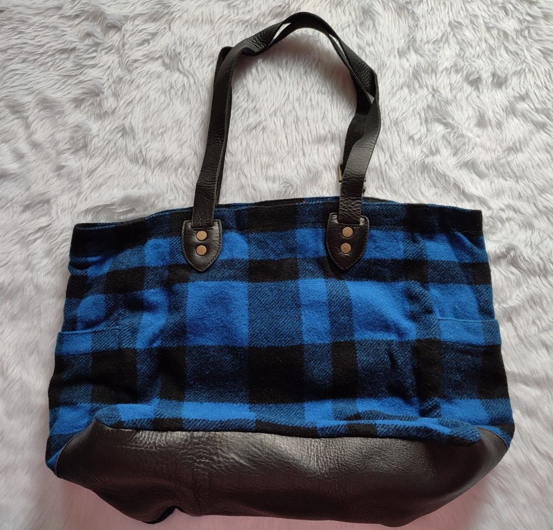 Preloved Ralph Lauren Tote Bag (Category: Luxury Bags & Wallets) located in Bulacan. Submitted by mandjays (Listing ID 1469611988, Image 3). Description: Good condition. Please check all pictures posted. Strictly no returning of item. Negotiable!.