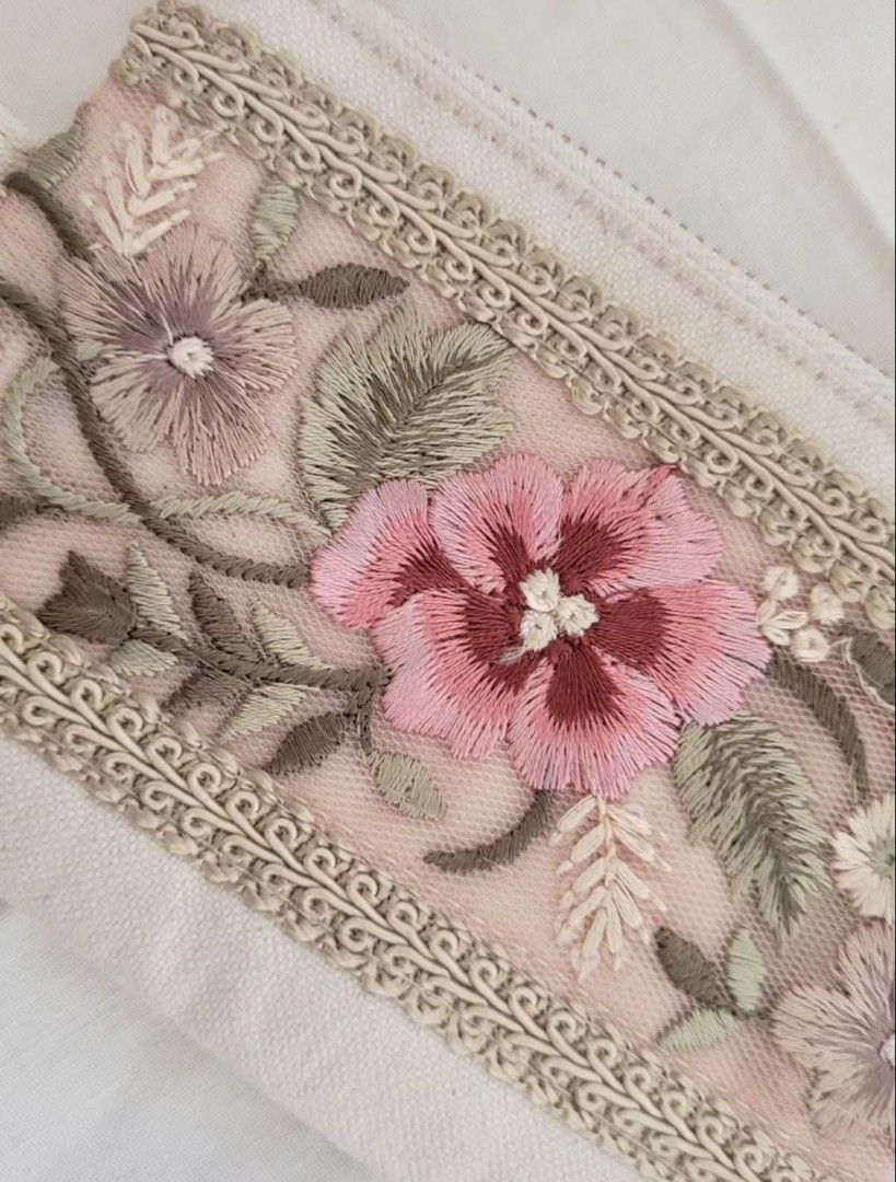 Pretty Floral Embroidered Small Pouch (Category: Purses & Pouches) located in Balanga. Submitted by marae_c (Listing ID 1469577492, Image 3). Description: In very good condition. Like new. Has a very light washable stain sa likod. Other than tha all goods and very pretty. Cute as your coin purse too! Canvas material Rfs. Decluttering. Never used. Have way too many pouches in my bag collection..