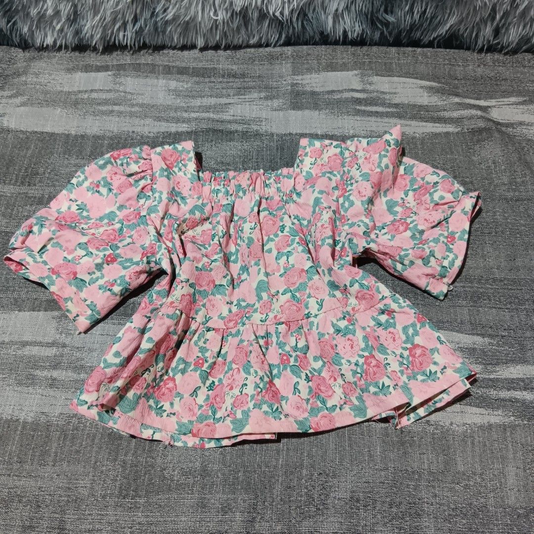 Pretty girls blouse (Category: Babies & Kids Fashion) located in Binangonan. Submitted by darlen21 (Listing ID 1469719574, Image 1). Description: fits 9-11 yo.