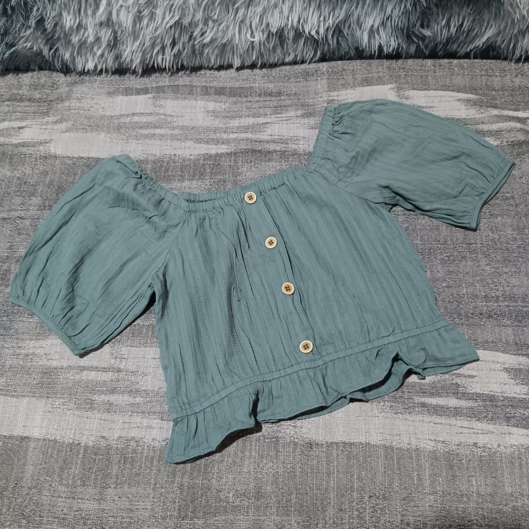 Pretty girls blouse (Category: Babies & Kids Fashion) located in Binangonan. Submitted by darlen21 (Listing ID 1469719574, Image 2). Description: fits 9-11 yo.