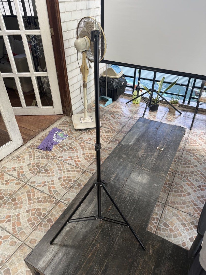 Projector screen (Category: Projectors) located in Pateros City. Submitted by liebe.hehi (Listing ID 1469613255, Image 3). Description: Projector screen w/ tripod (72 inches) w/ free projector tripod Can do video call for proof. GCash payment only. J&T/Lalamove (shipping fee will be shouldered by the buyer)..