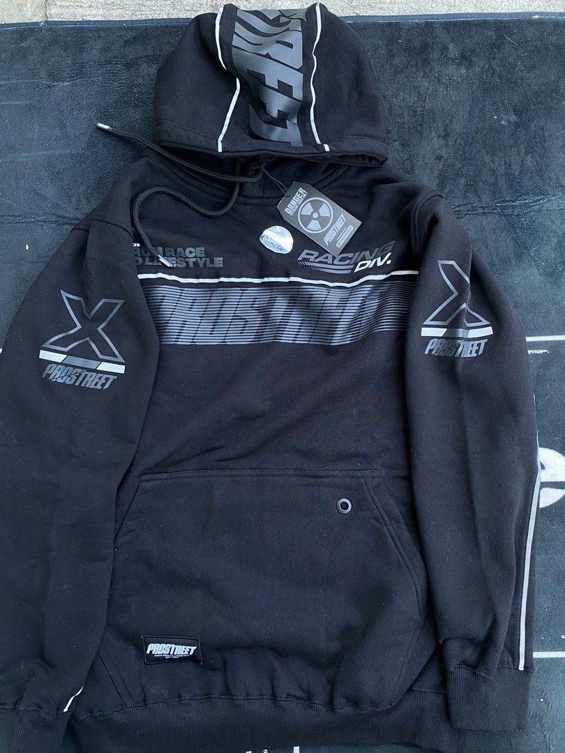 Prostreet hoodie (Category: Coats, Jackets and Outerwear) located in Manila. Submitted by ejothegod (Listing ID 1469729630, Image 2). Description: For sale rush‼️ -Prostreet Racing Line Reflective Hoodie -2.5k nalang po -XL SIZE -brandnew/ authentic -Dagdag pogi sa mga mister nyo - ganda tignan sa mga nag rirides dyan Need wash gawa may konting buhok ng pusa 😂 📍Calamba Laguna 📦Meetup, lalamove or jnt/lbc.