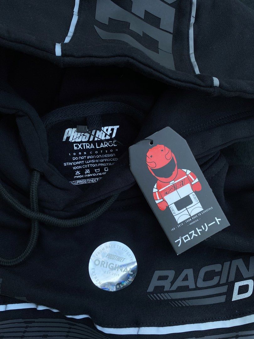 Prostreet hoodie (Category: Coats, Jackets and Outerwear) located in Manila. Submitted by ejothegod (Listing ID 1469729630, Image 3). Description: For sale rush‼️ -Prostreet Racing Line Reflective Hoodie -2.5k nalang po -XL SIZE -brandnew/ authentic -Dagdag pogi sa mga mister nyo - ganda tignan sa mga nag rirides dyan Need wash gawa may konting buhok ng pusa 😂 📍Calamba Laguna 📦Meetup, lalamove or jnt/lbc.