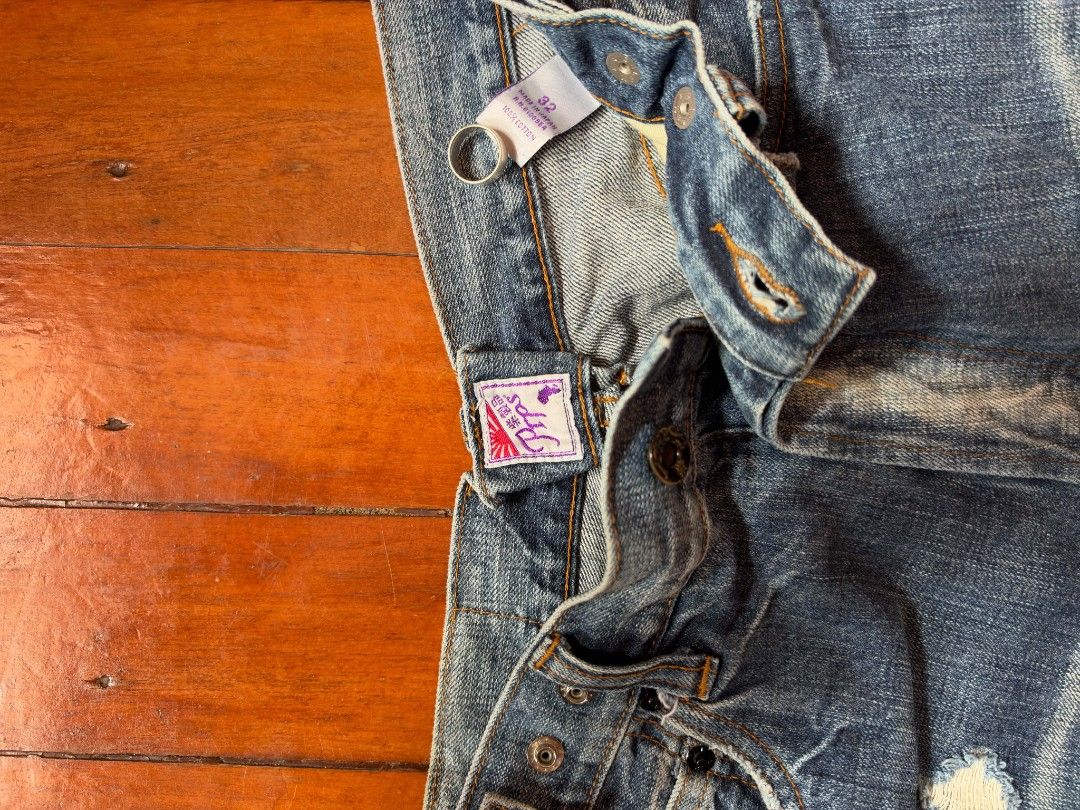 Prps (Category: Jeans) located in Nabunturan. Submitted by -blokeys_2. (Listing ID 1469628242, Image 3). Description: size 32 on tag but adjusted to a size 30 adjustable waist via buttons factory distress and minor friction fades with also a button fly MADE IN JAPAN pm for more details (negotiable).