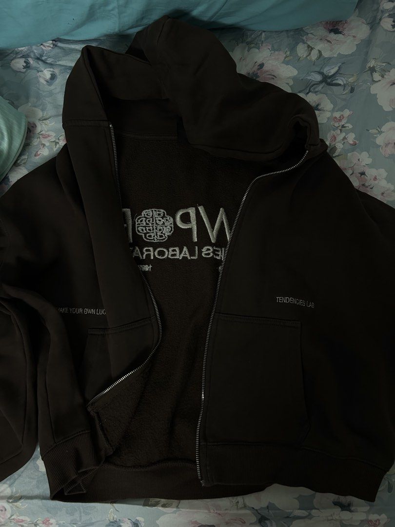 Pull & bear jacket (Category: Coats, Jackets and Outerwear) located in Singapore. Submitted by znyjx (Listing ID 1469679013, Image 2). Description: Size s but i feel like it it leans more towards M wear afew time only .