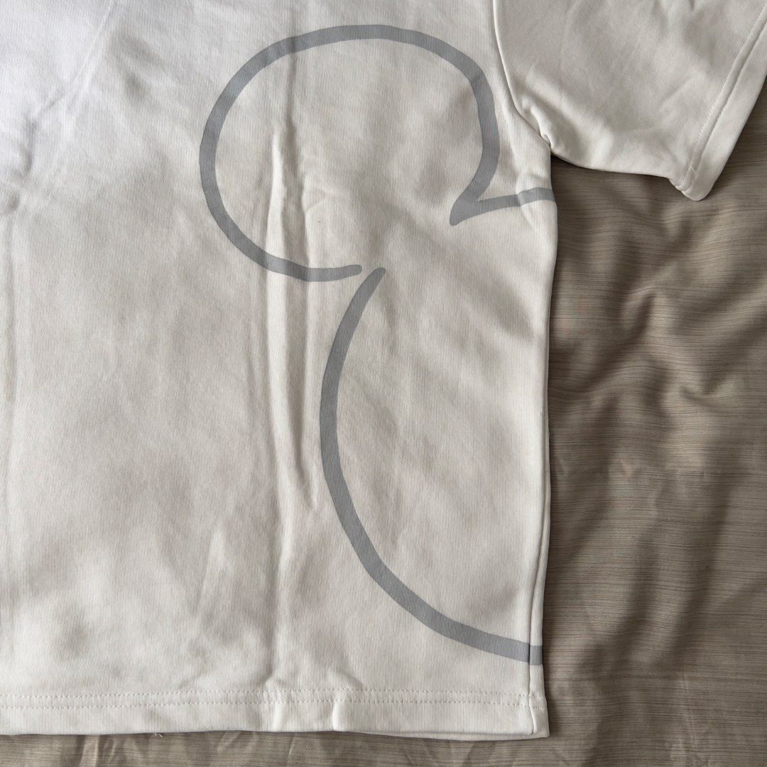 Pull&Bear Disney Mickey Mouse White T-Shirt XL (Category: Tshirts & Polo Shirts ) located in Pasig City. Submitted by jenscloset86 (Listing ID 1469611141, Image 2). Description: Brand/Collab: PULL&BEAR x Disney Mickey Mouse Size: XL • lightly used. • box type design. • no flaws, no damage Measurement: Shoulder: 25.5” Length: 30” Chest: 22.5” Sleeve: 10”.
