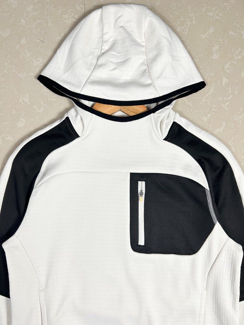 PUMA hoodie (Category: Coats, Jackets and Outerwear) located in Tacloban City. Submitted by his_closetttt23 (Listing ID 1469632088, Image 2). Description: .