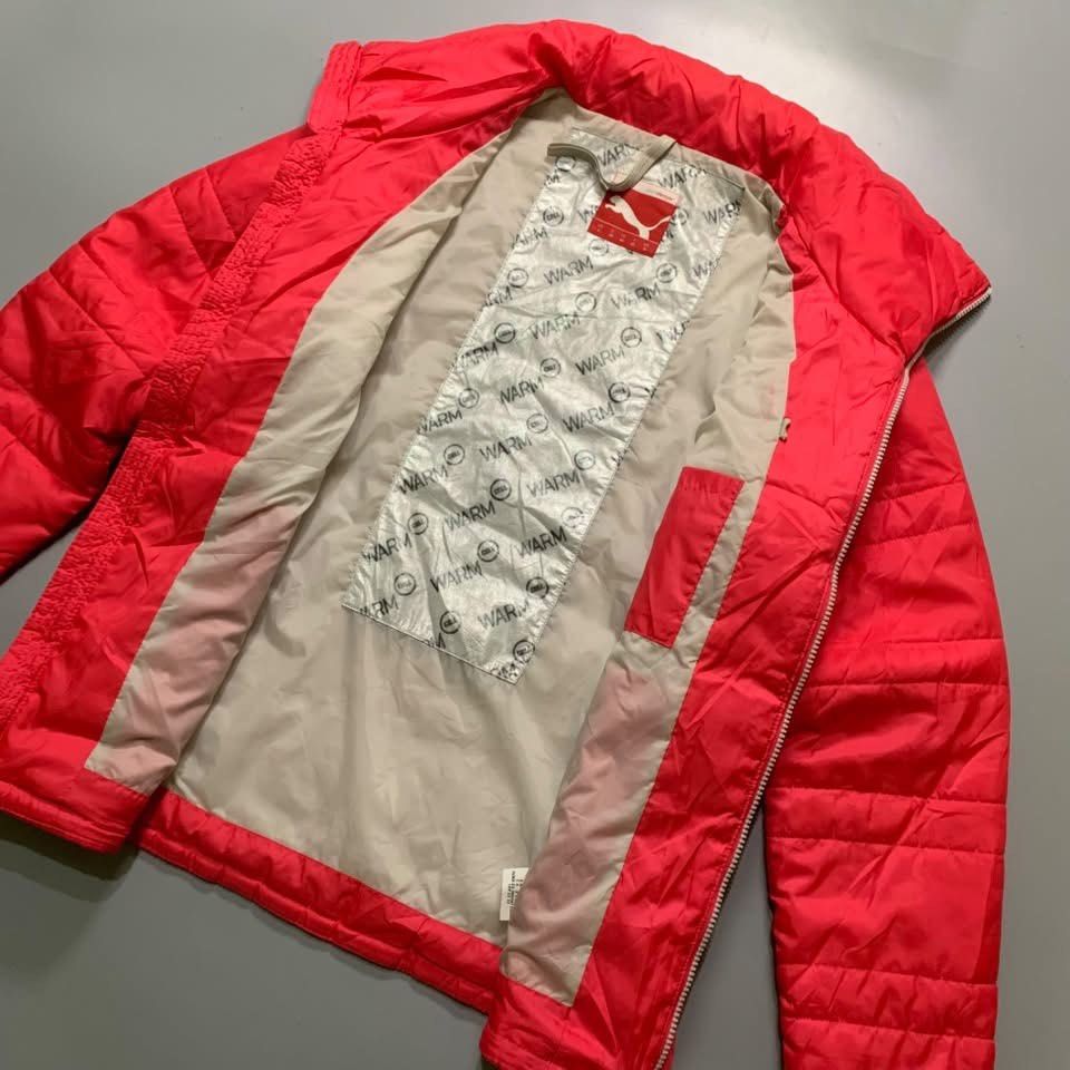 PUMA LIGHTWEIGHT PADDED WARMCELL SERIES JACKET (Category: Coats, Jackets and Outerwear) located in Puerto Princesa. Submitted by kelvinfabr75674 (Listing ID 1469580614, Image 3). Description: Size L 20 width 26 length NO ISSUE LIKE NEW CONDITION Color rate 10📌.