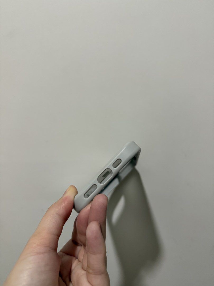 QDOS iPhone 16 Pro Case (Category: Cases & Sleeves) located in Pasig City. Submitted by kurisutiin (Listing ID 1469734206, Image 3). Description: Used for 1 WEEK ONLY Bought in Powermac Minor issue see last photo, barely noticeable unless super OC ka. Box complete and not damaged. Reason for selling: I prefer full transparent case. Loc: Pasig, MM.