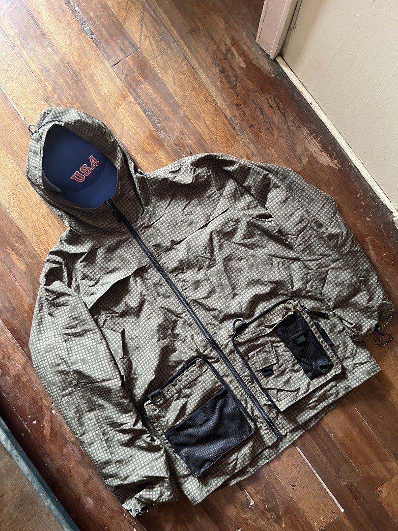 QILO NYC Tactical Nordwind WR Browning Packable Jacket (Category: Coats, Jackets and Outerwear) located in Los Banos. Submitted by lootmeup (Listing ID 1469636770, Image 3). Description: QILO NYC Tactical Nordwind WR Browning Packable Jacket Lakh Alternative, pang utility and streetwear niyo Convertible to bag Size: Width: 23.5 Length: 28 Mine P1,500.