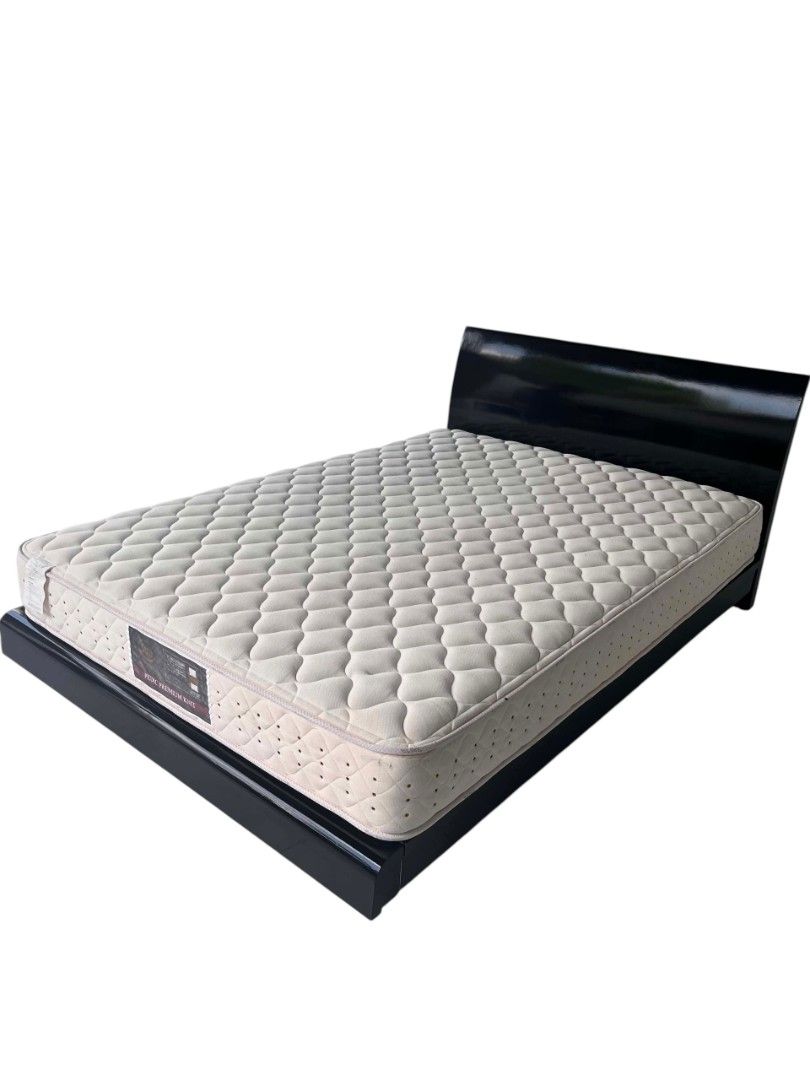 Queen Size Bed Set — Mattress + Bed Frame (Category: Bed Frames & Mattresses) located in Mexico. Submitted by mgracejapansurplus (Listing ID 1469582460, Image 3). Description: Queen Size Bed Set — Mattress + Bed Frame - Size: Queen — 56" × 78" - Mattress thickness: 8" | Floor to top of mattress: 16" - Quilted comfort mattress, clean & firm - Includes low-profile black platform bed frame + headboard - ✅ Minor issue: minor stain only — otherwise in
