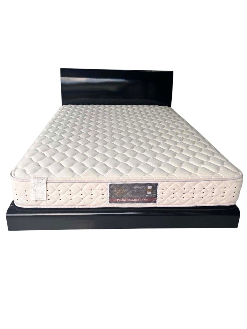 Queen Size Bed Set — Mattress + Bed Frame (Category: Bed Frames & Mattresses) located in Mexico. Submitted by mgracejapansurplus (Listing ID 1469582460, Image 1). Description: Queen Size Bed Set — Mattress + Bed Frame - Size: Queen — 56" × 78" - Mattress thickness: 8" | Floor to top of mattress: 16" - Quilted comfort mattress, clean & firm - Includes low-profile black platform bed frame + headboard - ✅ Minor issue: minor stain only — otherwise in