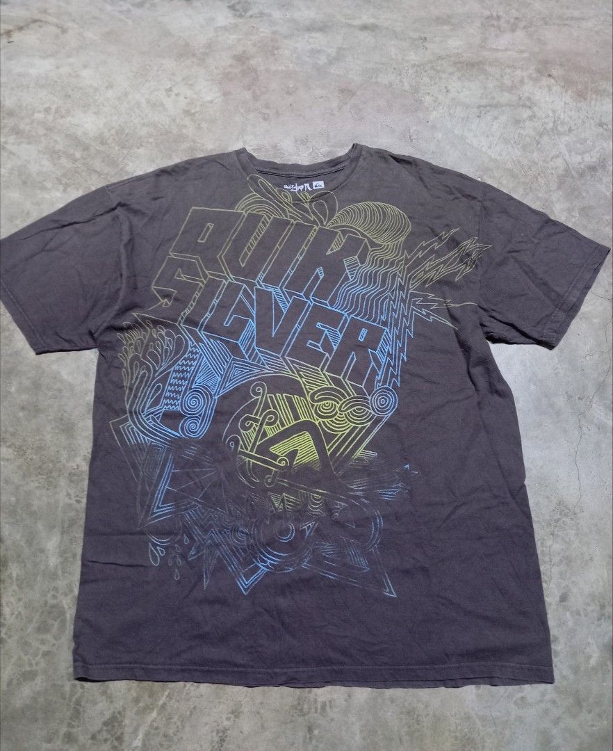 Quicksilver vtg y2k 2000s era (Category: Activewear) located in Sindangan. Submitted by barak_ukay (Listing ID 1469707557, Image 1). Description: Good condition Color rate 9/10 Walang side stitch round.