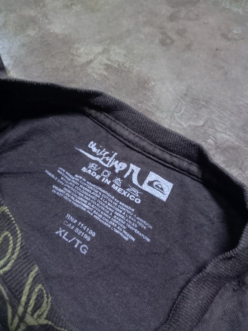 Quicksilver vtg y2k 2000s era (Category: Activewear) located in Sindangan. Submitted by barak_ukay (Listing ID 1469707557, Image 2). Description: Good condition Color rate 9/10 Walang side stitch round.