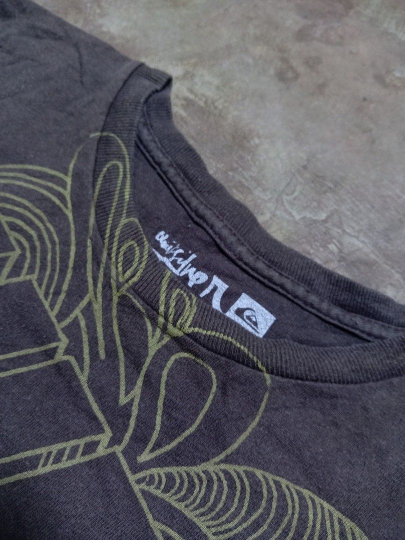 Quicksilver vtg y2k 2000s era (Category: Activewear) located in Sindangan. Submitted by barak_ukay (Listing ID 1469707557, Image 3). Description: Good condition Color rate 9/10 Walang side stitch round.