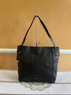 (Category: ) located in . Submitted by bellafashion08 (Listing ID 1469704442, Image 1). Description: .