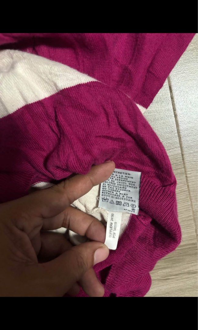 Ralph Lauren (Category: Longsleeves) located in Cavite. Submitted by cesxyyylll (Listing ID 1469586232, Image 3). Description: Like new Honest issue na laylay lang yung neck tag na alis sa kabilang tahi Over all like new .