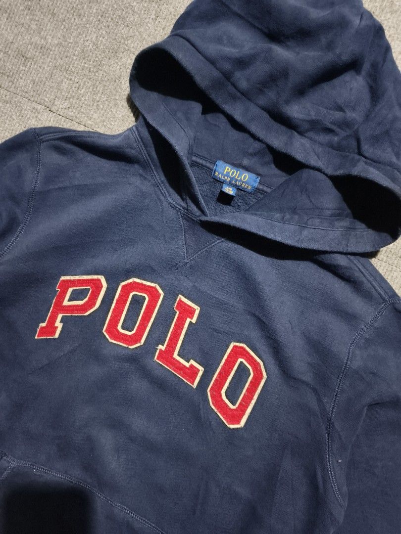 RALPH LAUREN PULLOVER HOODIE (Category: Coats, Jackets and Outerwear) located in Getafe. Submitted by charlon_thrift (Listing ID 1469688781, Image 2). Description: RALPH LAUREN PULLOVER HOODIE RALPH LAUREN HOODIE♻️ EXCELLENT CONDITION DIMES: W21 / L26 NO ISSUE BOHOL📍.