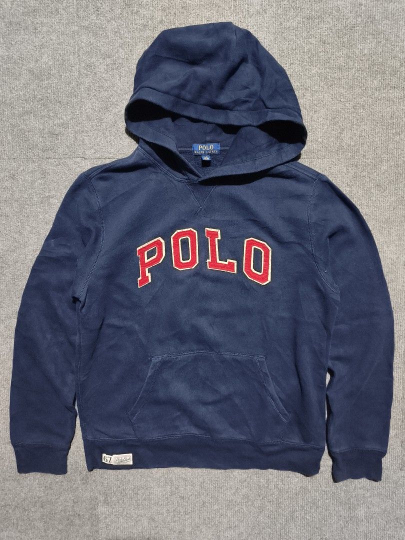 RALPH LAUREN PULLOVER HOODIE (Category: Coats, Jackets and Outerwear) located in Getafe. Submitted by charlon_thrift (Listing ID 1469688781, Image 1). Description: RALPH LAUREN PULLOVER HOODIE RALPH LAUREN HOODIE♻️ EXCELLENT CONDITION DIMES: W21 / L26 NO ISSUE BOHOL📍.