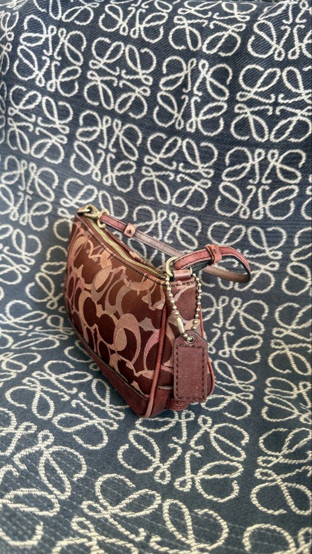 Rare Coach Demi pink maroon bag (Category: Luxury Bags & Wallets) located in Taguig. Submitted by meandmymatchaagainsttheworld (Listing ID 1469622281, Image 2). Description: Lalamove bgc loc.